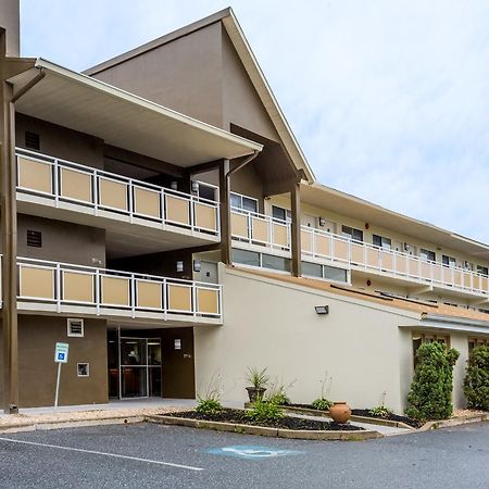 Days Inn By Wyndham Harrisburg North Buitenkant foto