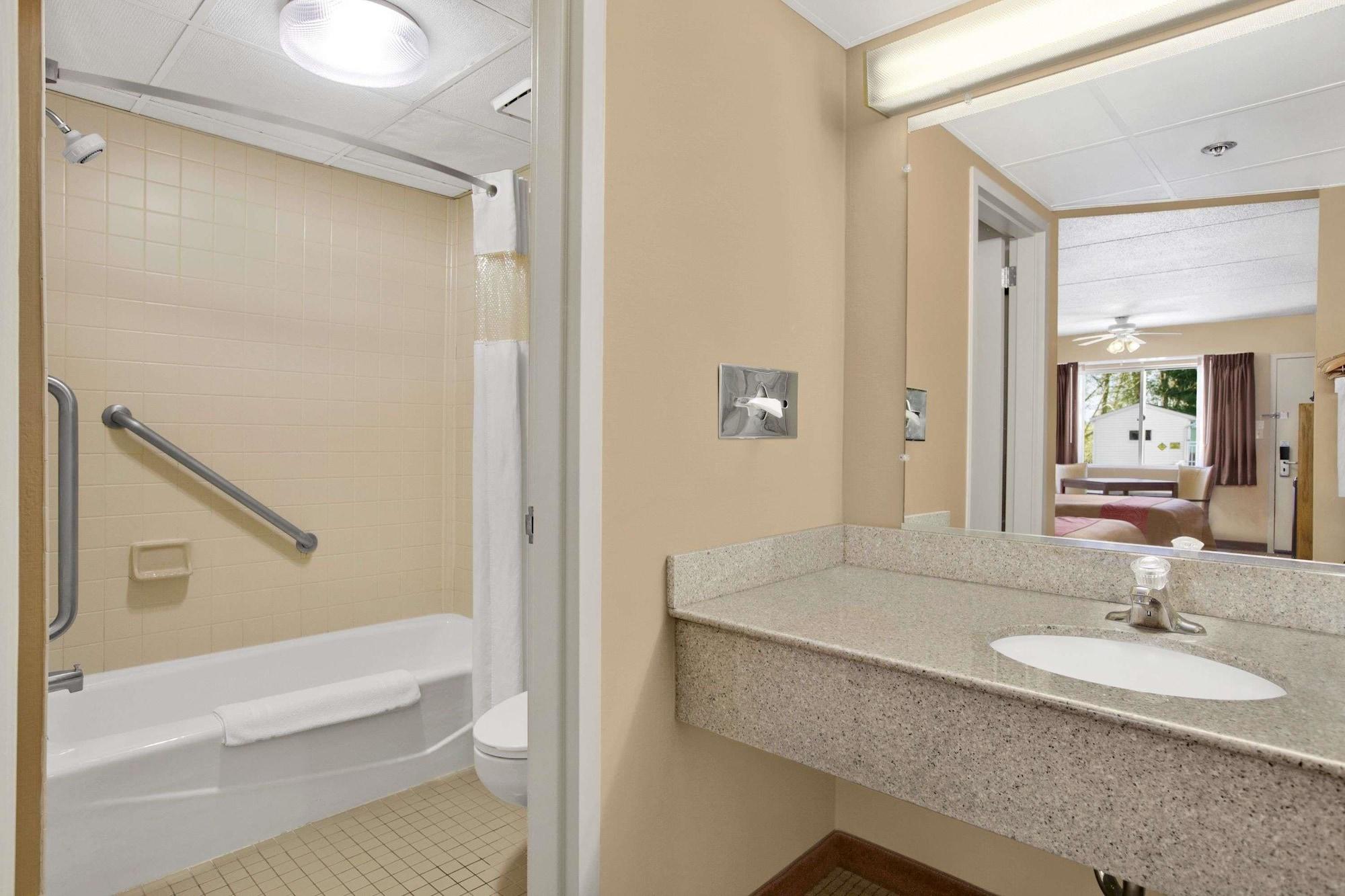 Days Inn By Wyndham Harrisburg North Buitenkant foto