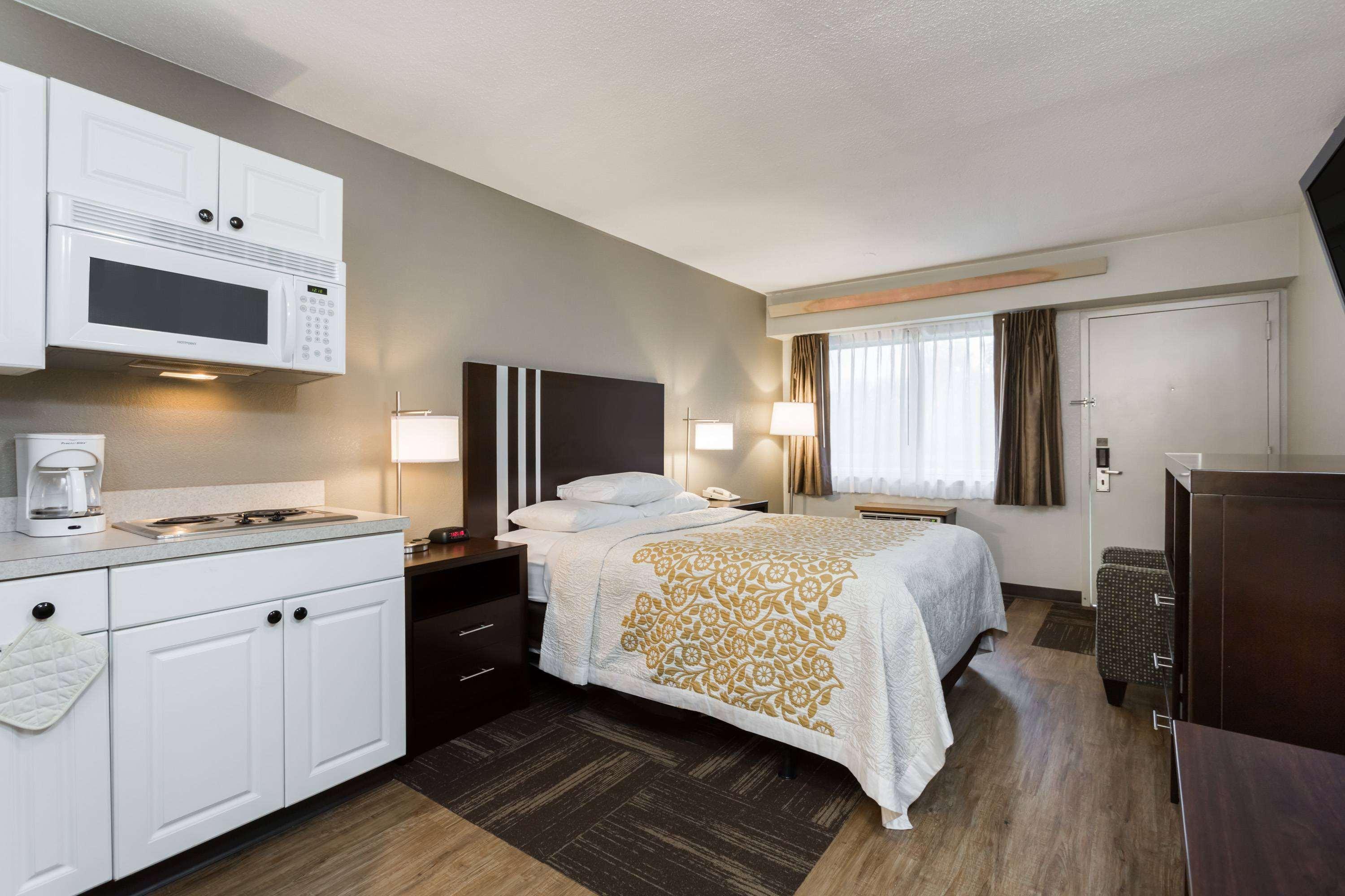 Days Inn By Wyndham Harrisburg North Buitenkant foto