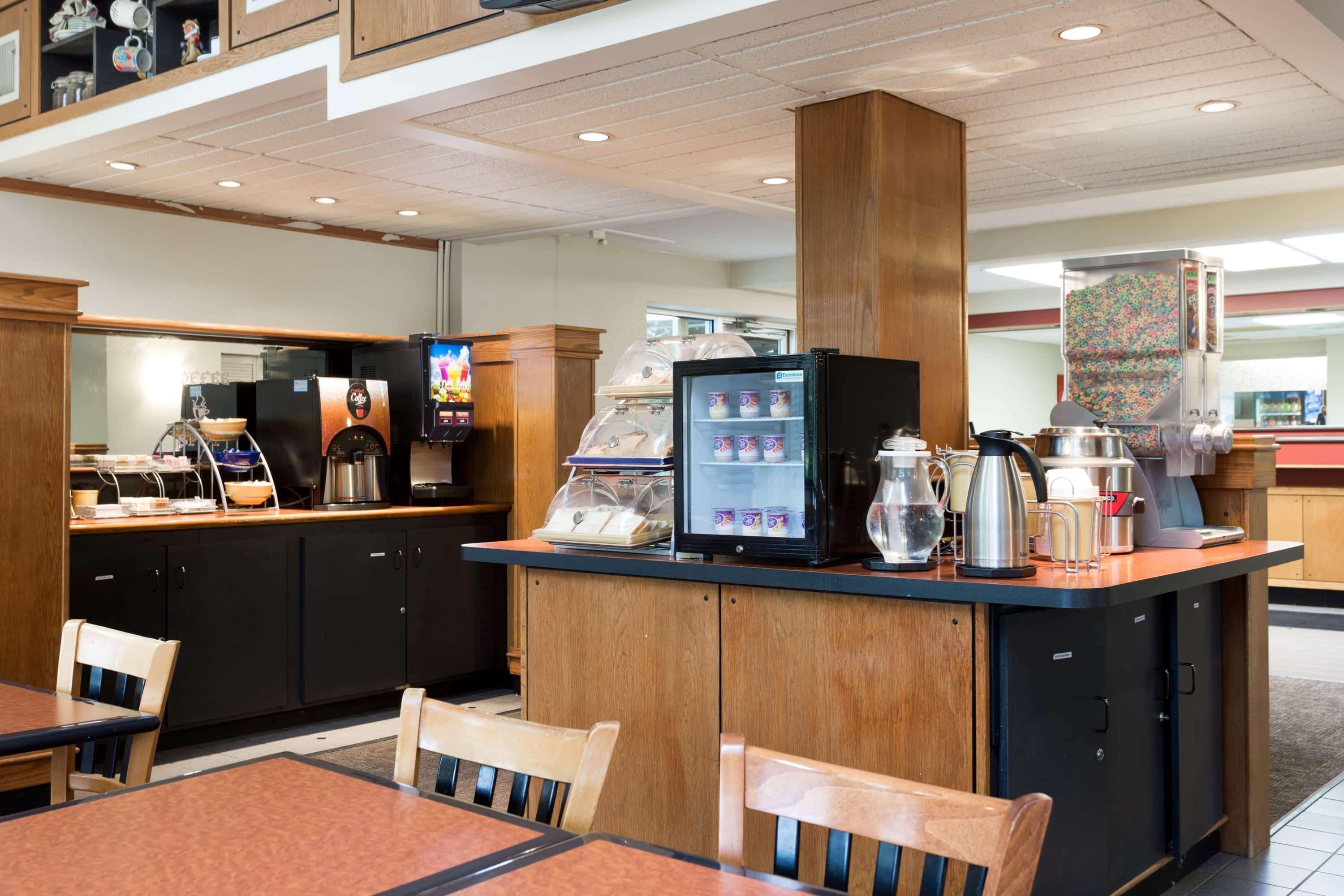 Days Inn By Wyndham Harrisburg North Buitenkant foto