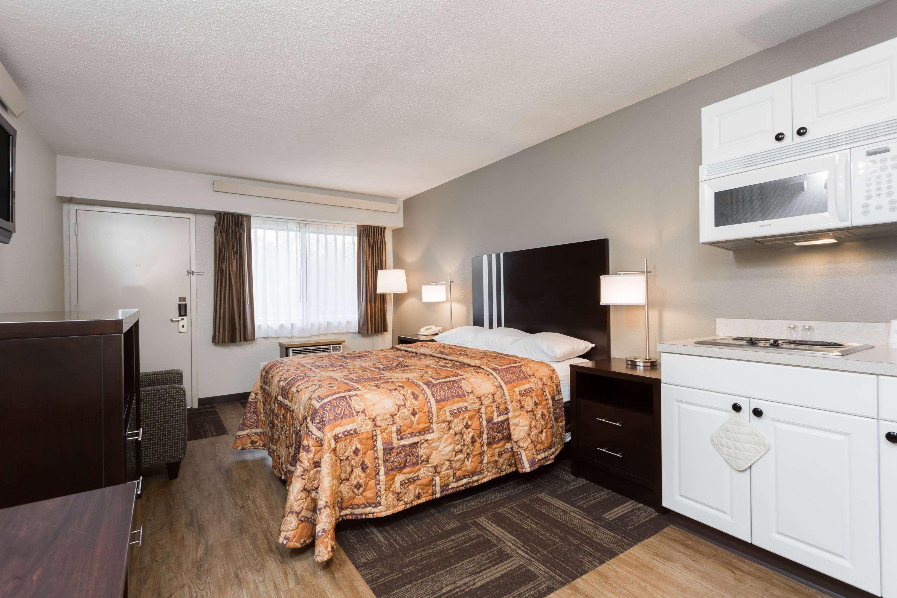 Days Inn By Wyndham Harrisburg North Buitenkant foto
