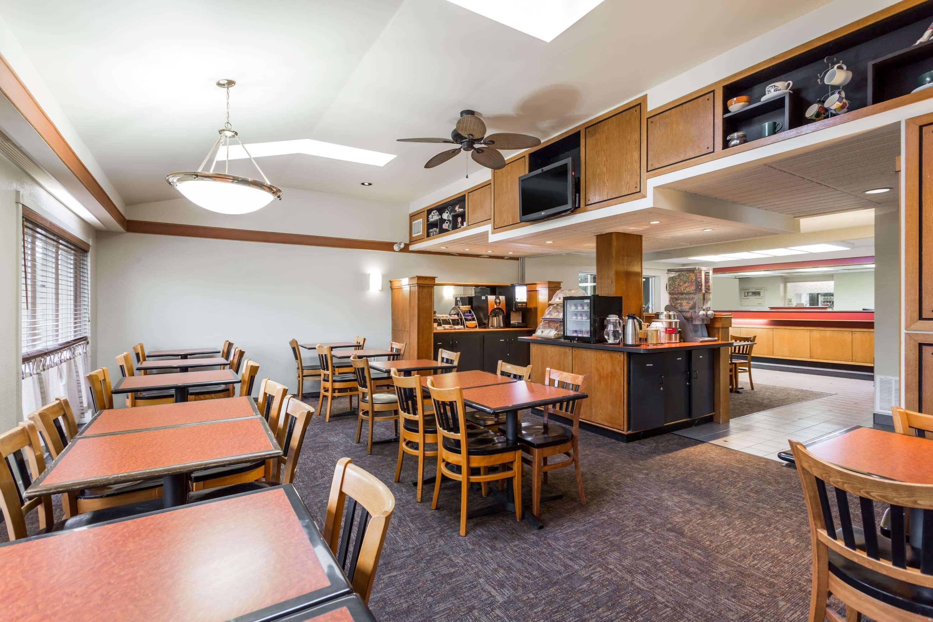Days Inn By Wyndham Harrisburg North Buitenkant foto