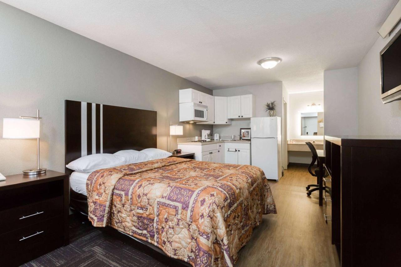 Days Inn By Wyndham Harrisburg North Buitenkant foto