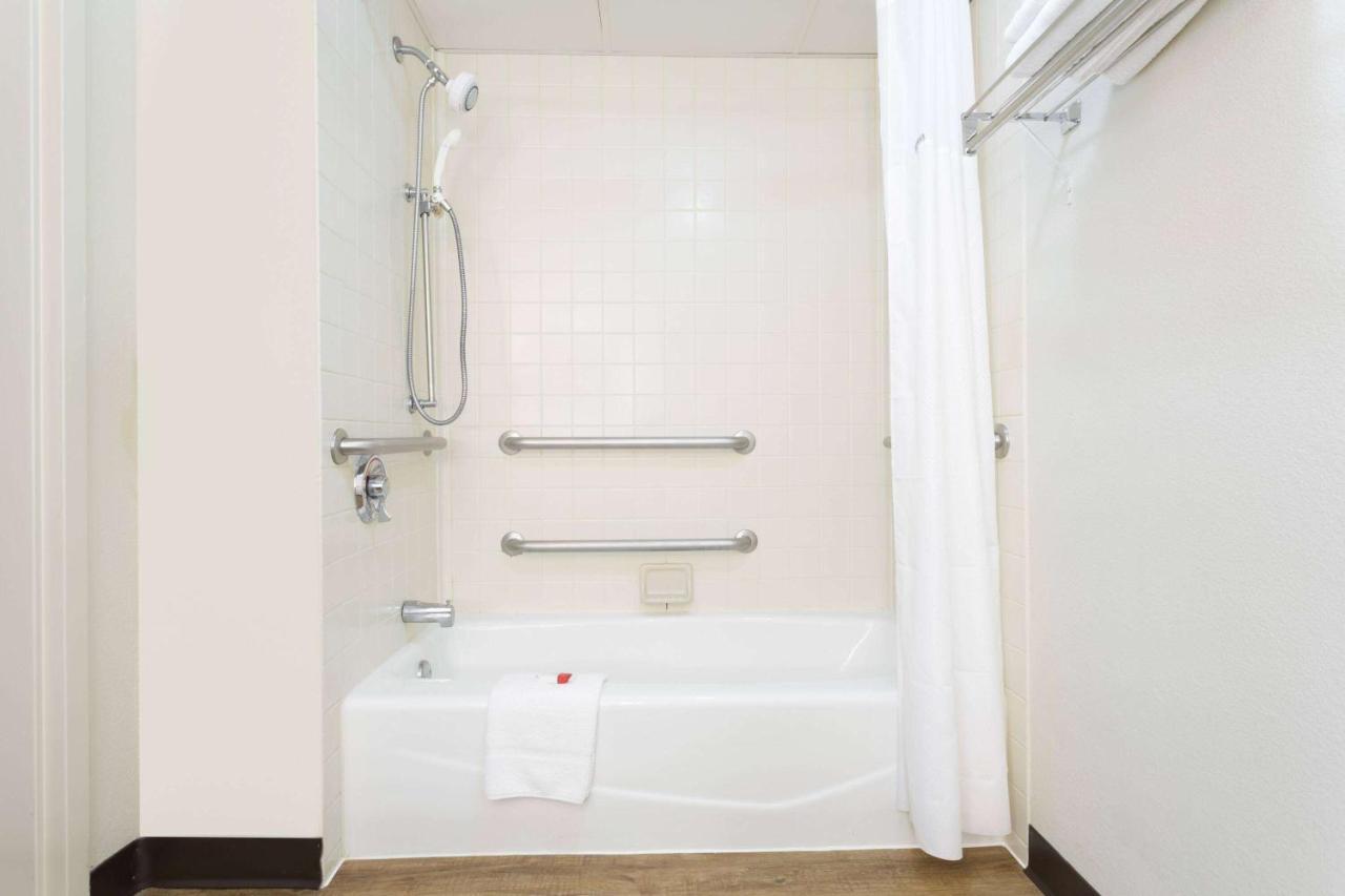 Days Inn By Wyndham Harrisburg North Buitenkant foto