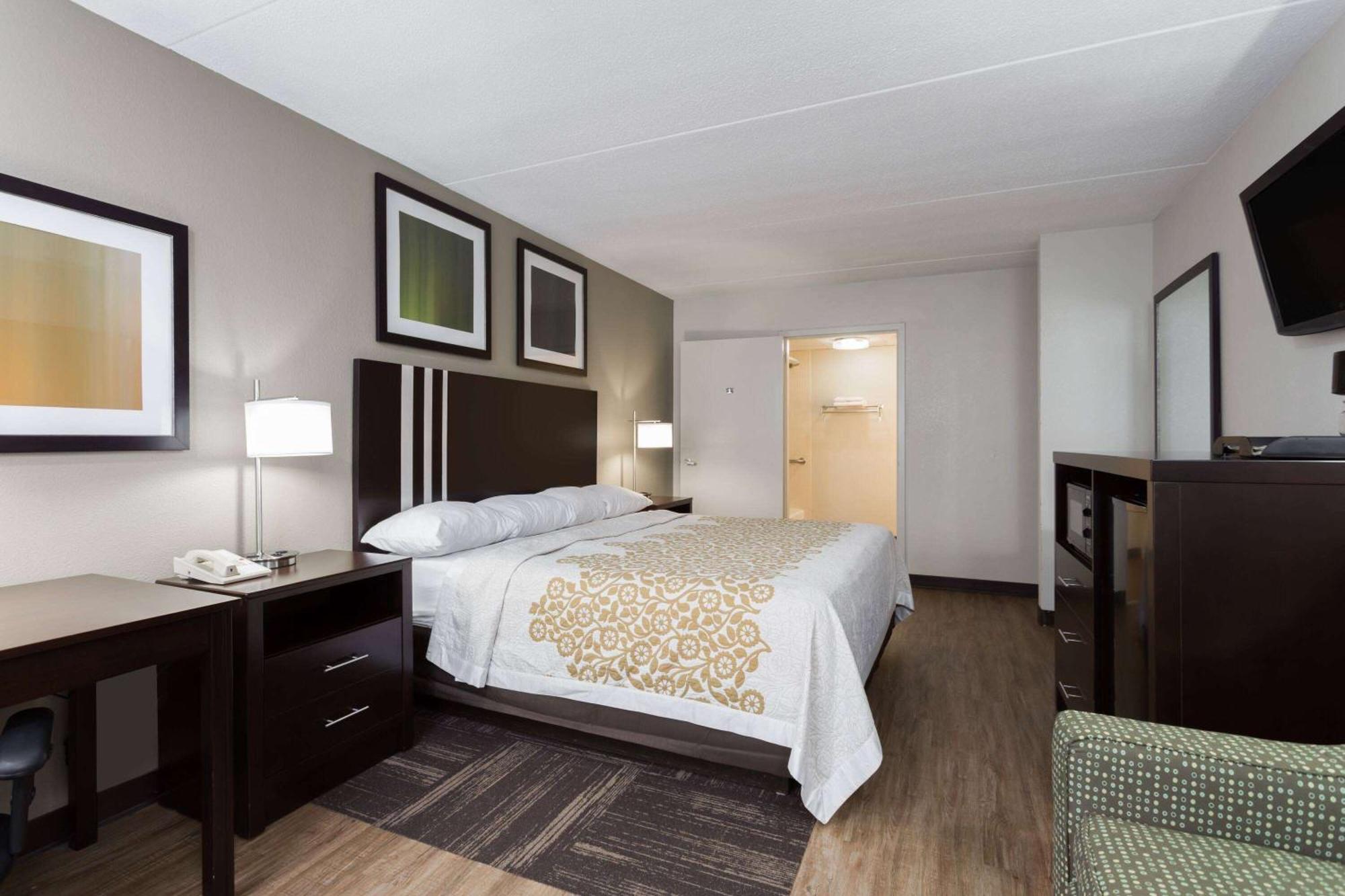 Days Inn By Wyndham Harrisburg North Buitenkant foto