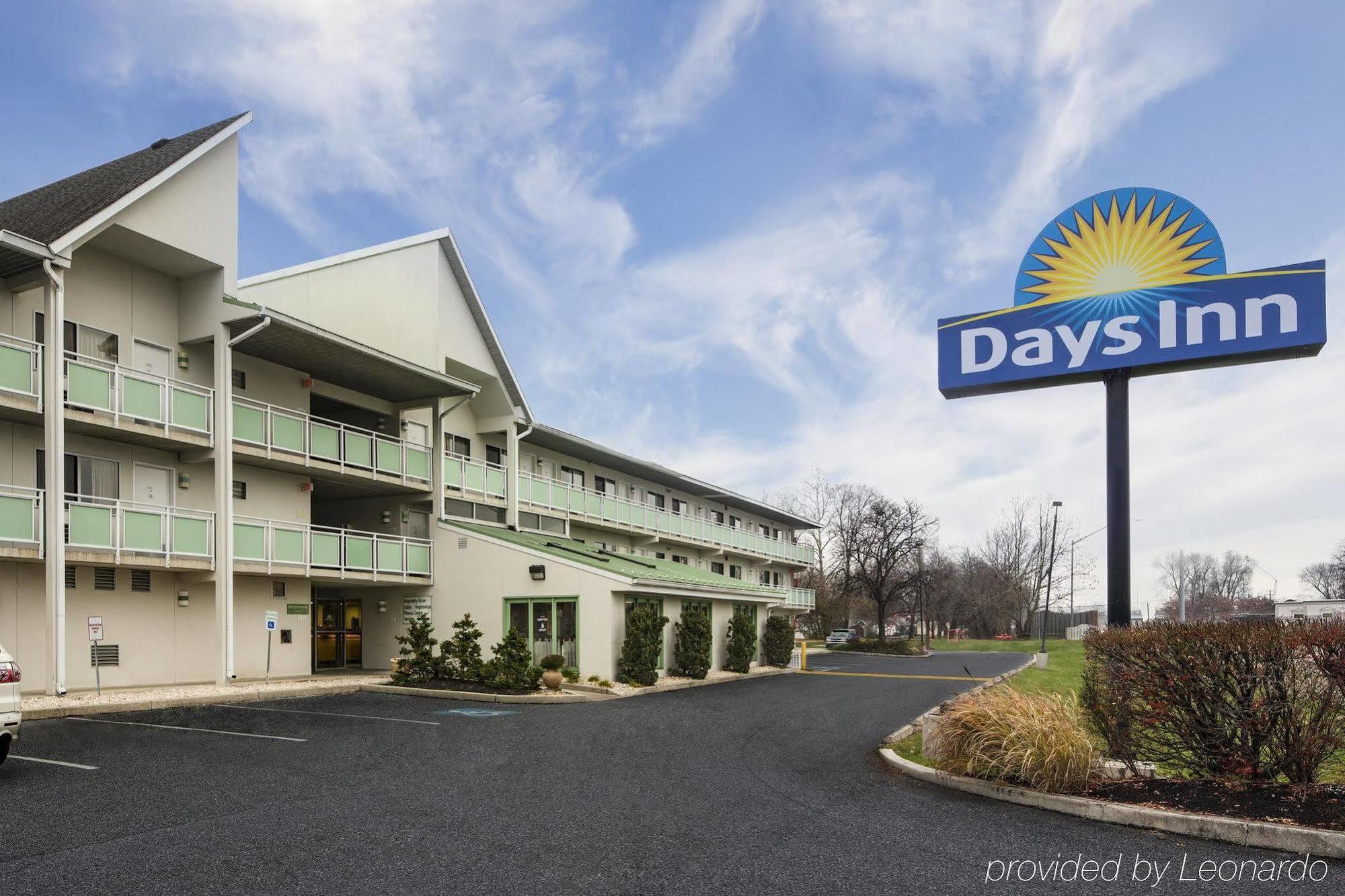 Days Inn By Wyndham Harrisburg North Buitenkant foto