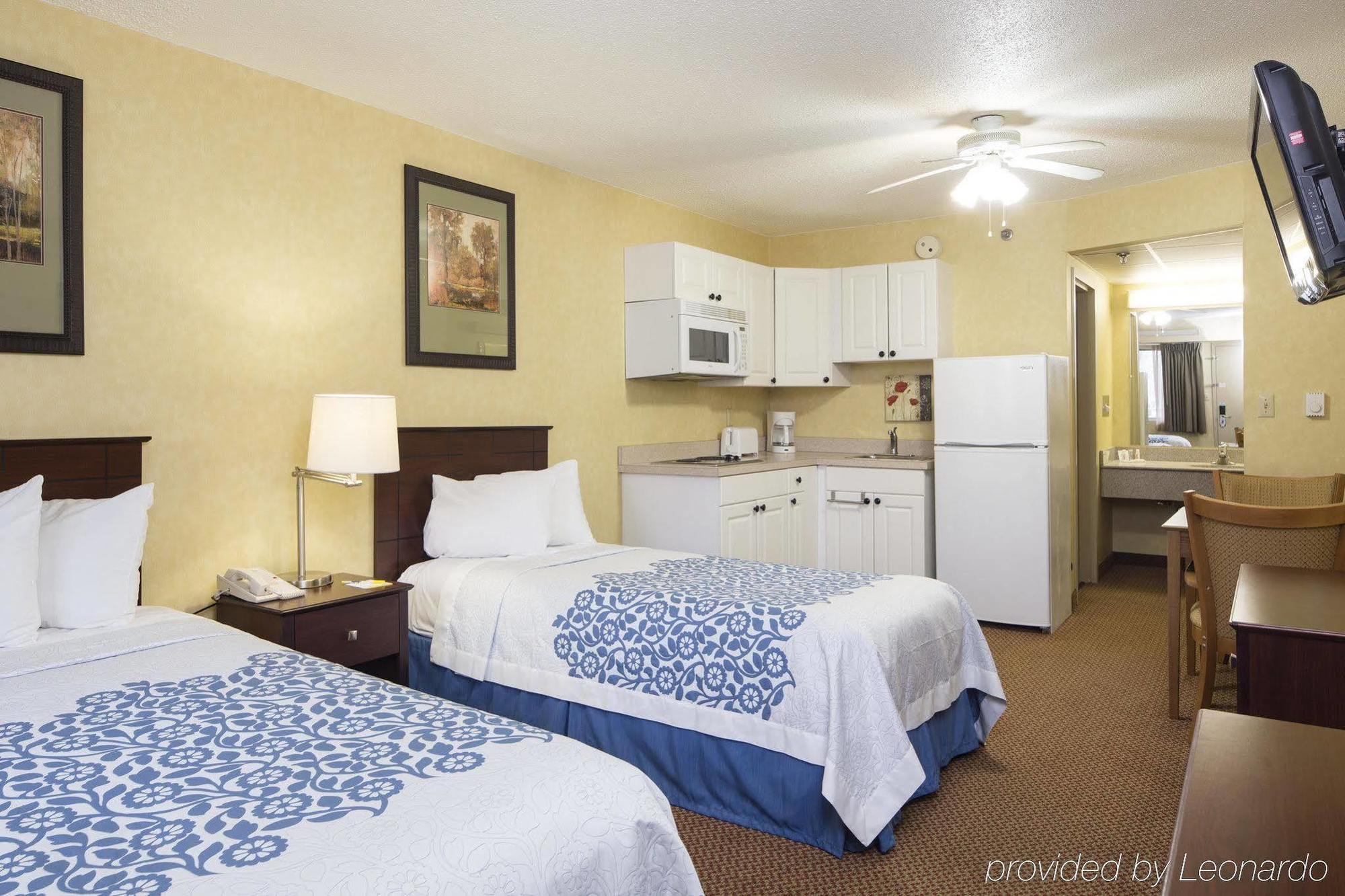 Days Inn By Wyndham Harrisburg North Buitenkant foto