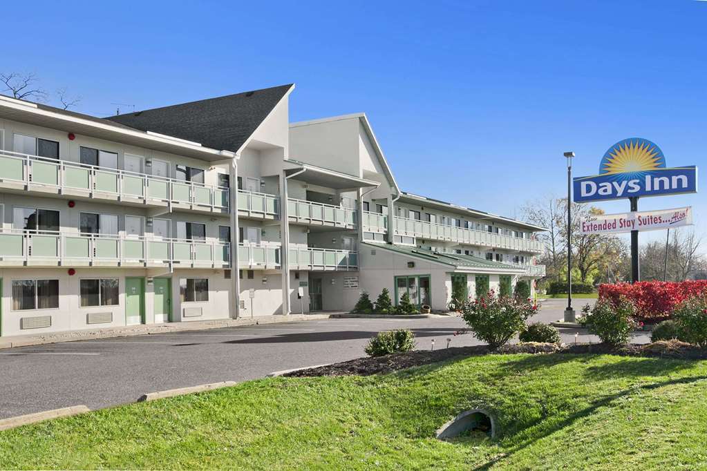 Days Inn By Wyndham Harrisburg North Buitenkant foto