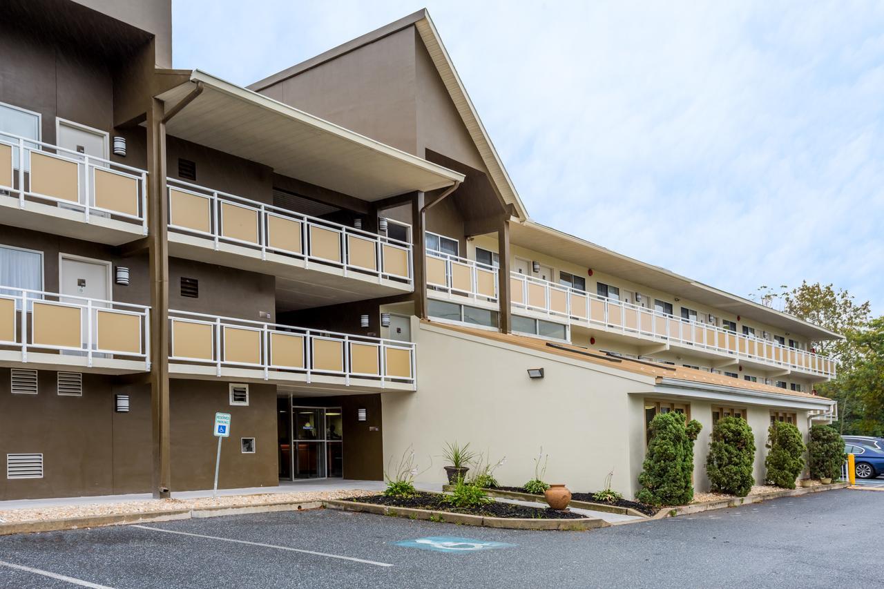 Days Inn By Wyndham Harrisburg North Buitenkant foto