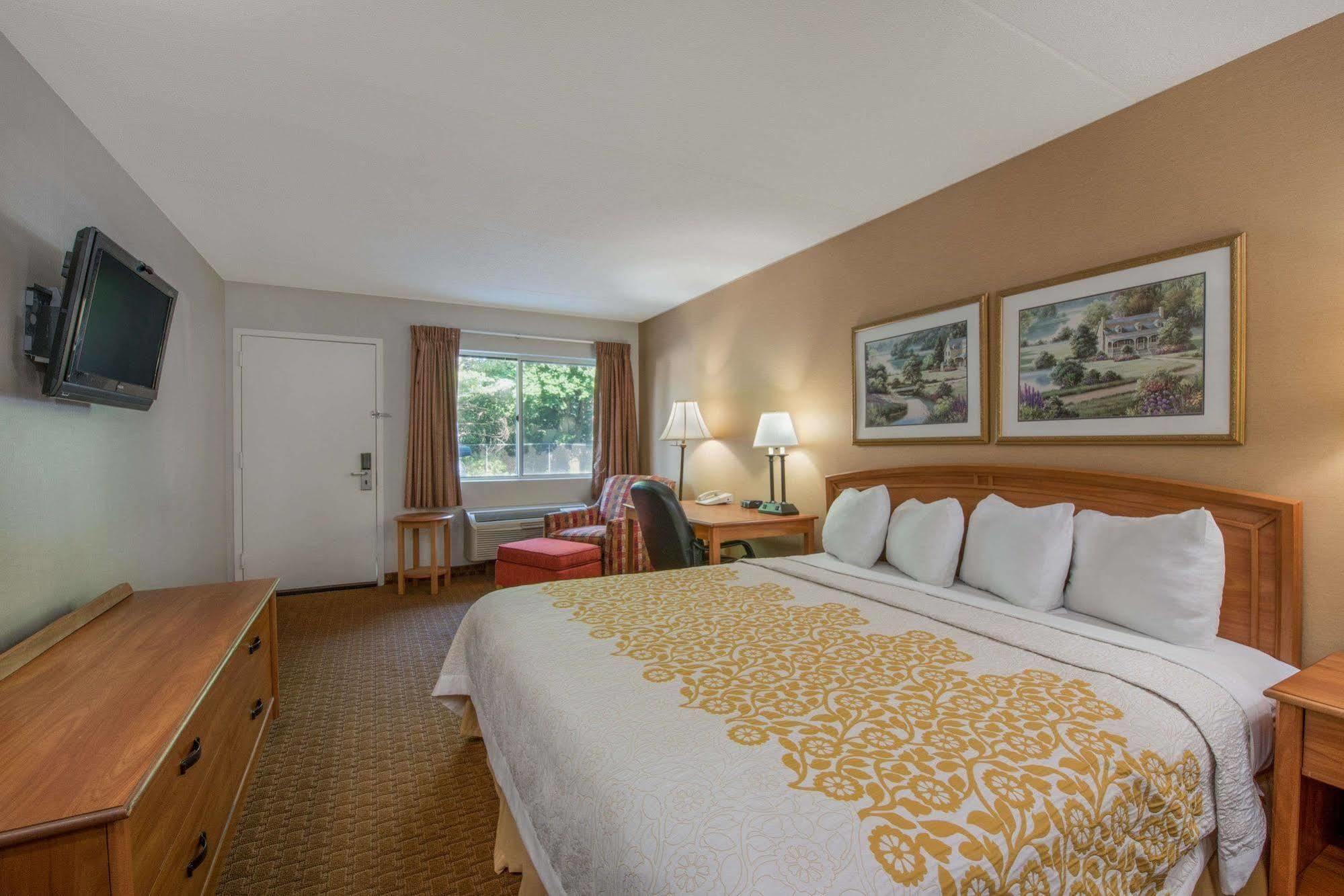 Days Inn By Wyndham Harrisburg North Buitenkant foto