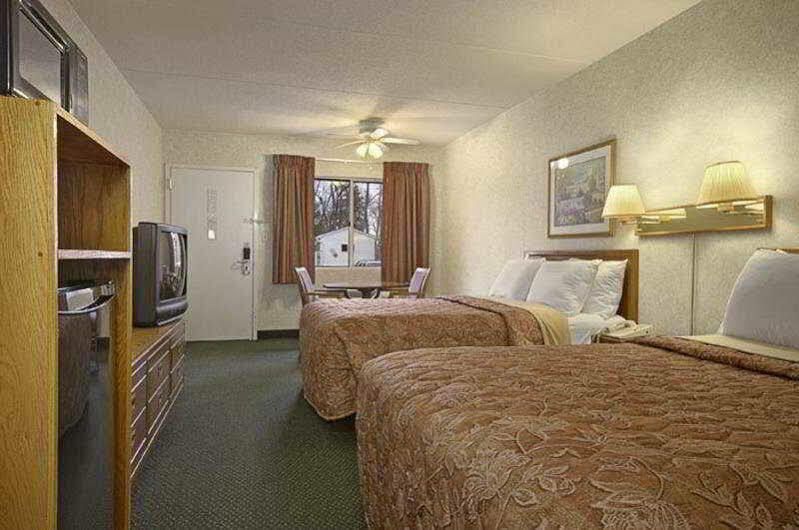 Days Inn By Wyndham Harrisburg North Buitenkant foto